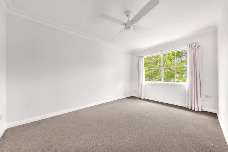 EAST FACING  SOUGHT  AFTER LAYOUT WITH A LEAFY ELEVATED OUTLOOK ENJOYING THE MORNING SUN