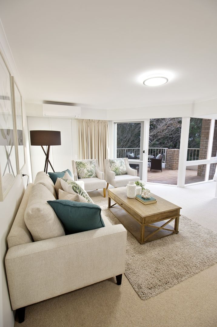 Modern Refurbished Two Bedroom Unit on the Ground Floor Surrounded by Gardens 
