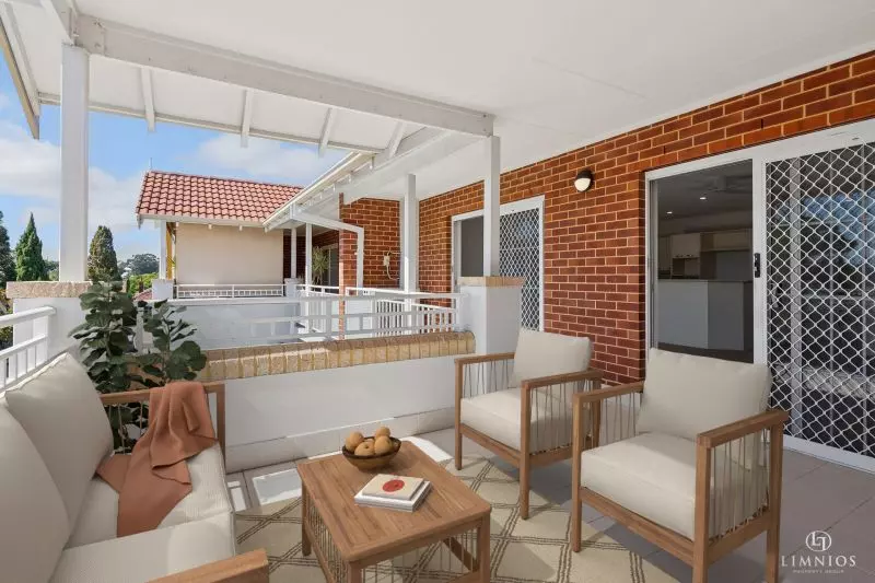 Elevated Living with a Bright Northerly Aspect