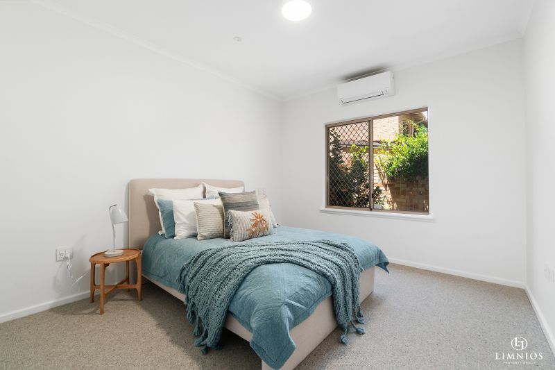 CURRENTLY UNDER OFFER. Fabulous garden apartment!