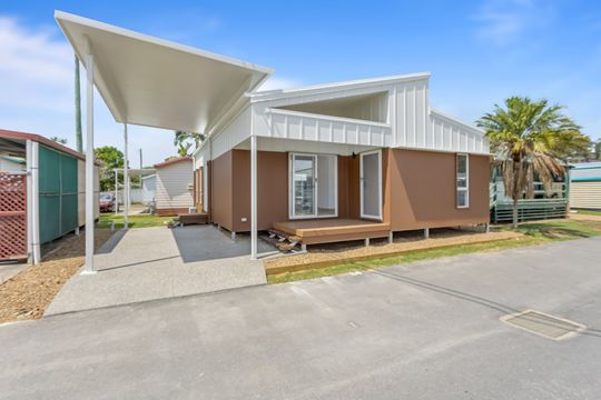 STYLISH, BRAND NEW HOME – YOUR PERFECT RETIREMENT RETREAT!