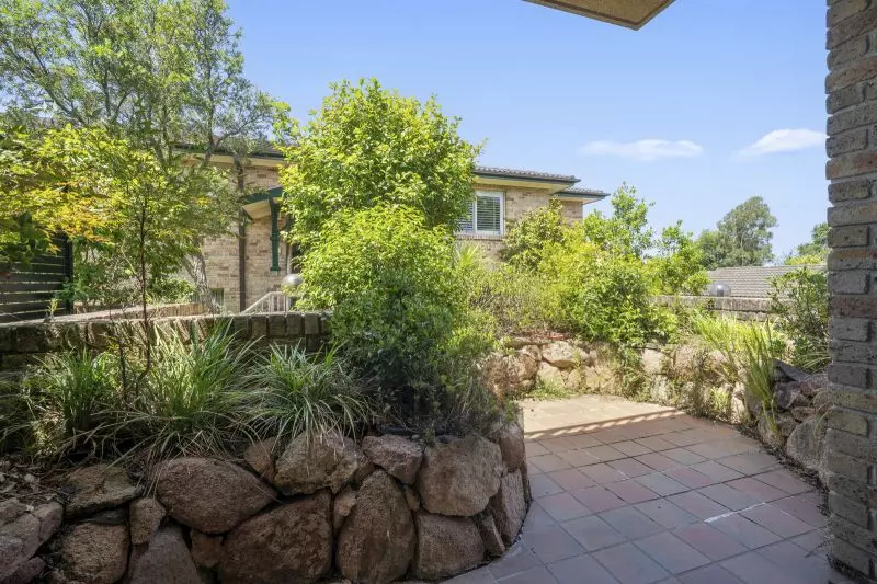 Light-filled apartment with a verdant view