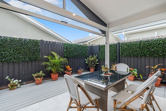 Stylish Home, Sunny Aspect