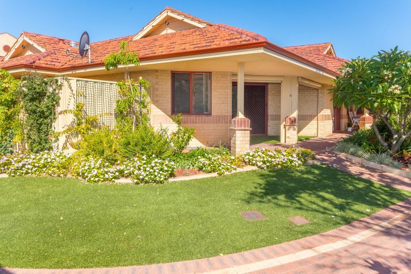 ARCADIA WATERS BICTON - Sought After 3 Bed Villa with Garden Views