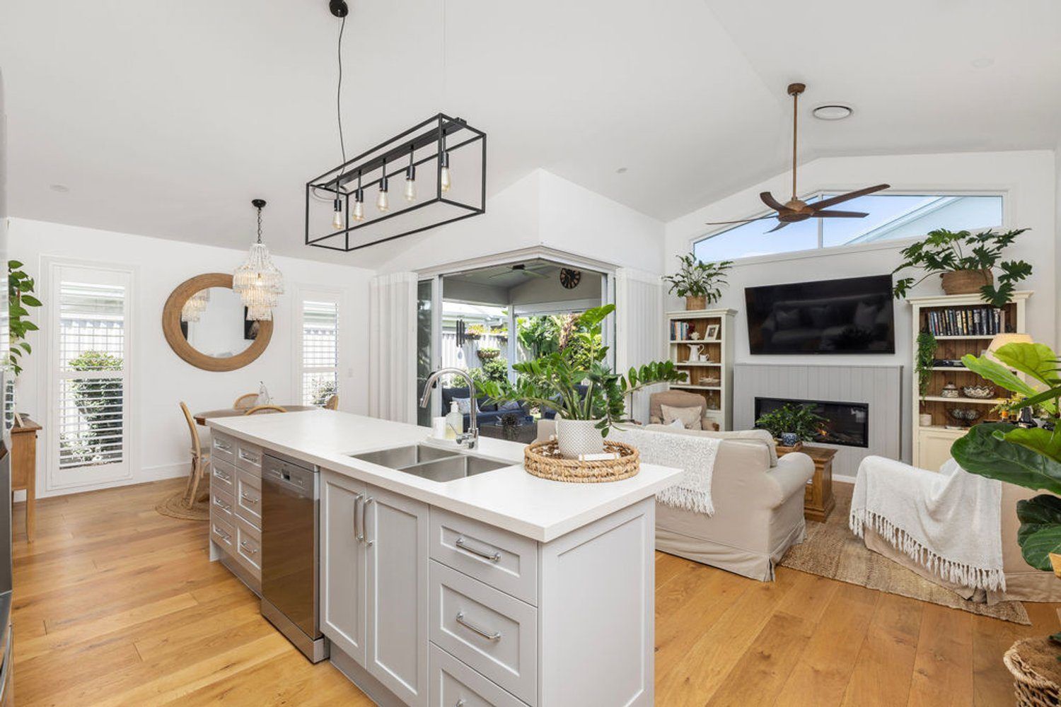 Premium Comfort and Style in a Superior Central Location