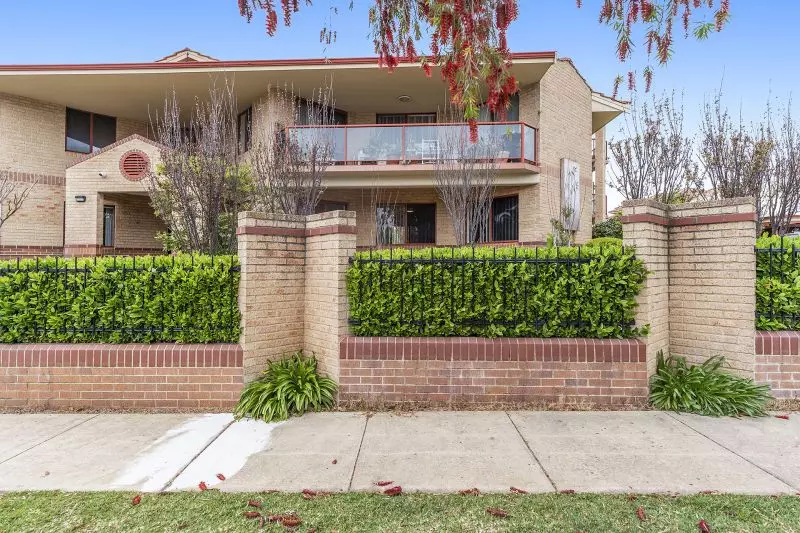 Beautiful Ground Floor Apartment Ready Now...