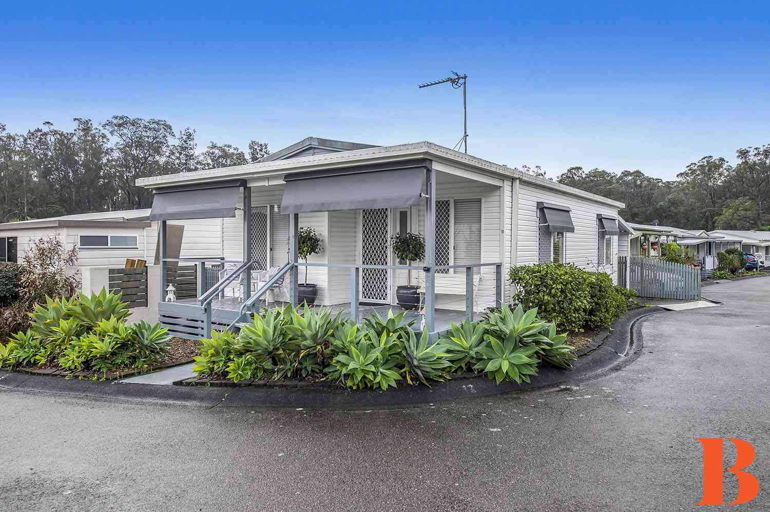 Minutes walk to Coles, Medical and Pharmacy - Beaut Presentation - Quiet Neighbourhood in over 50's Community