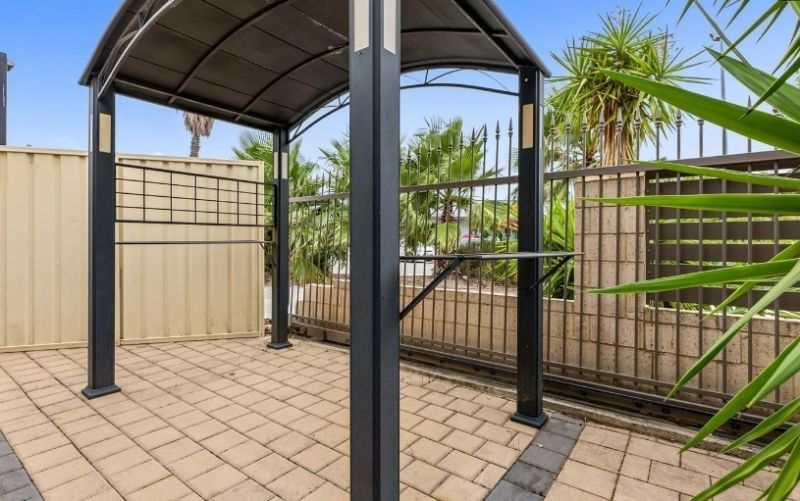 Spacious, Easy Maintenance Family Home!