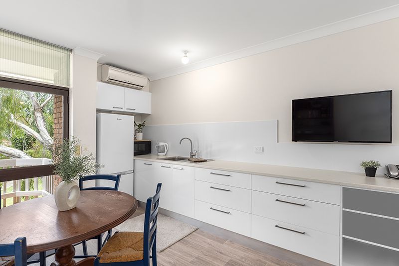 This stunning double serviced apartment is a rarity.