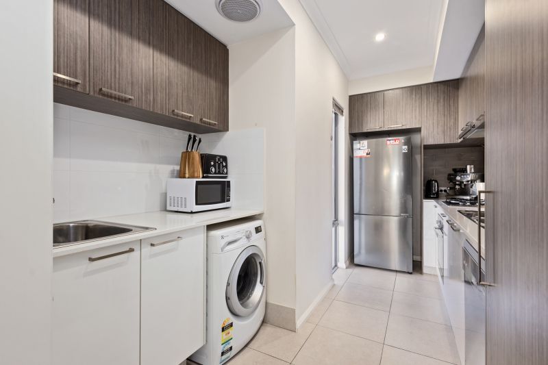 Spacious, Modern & Unparalleled Location!!