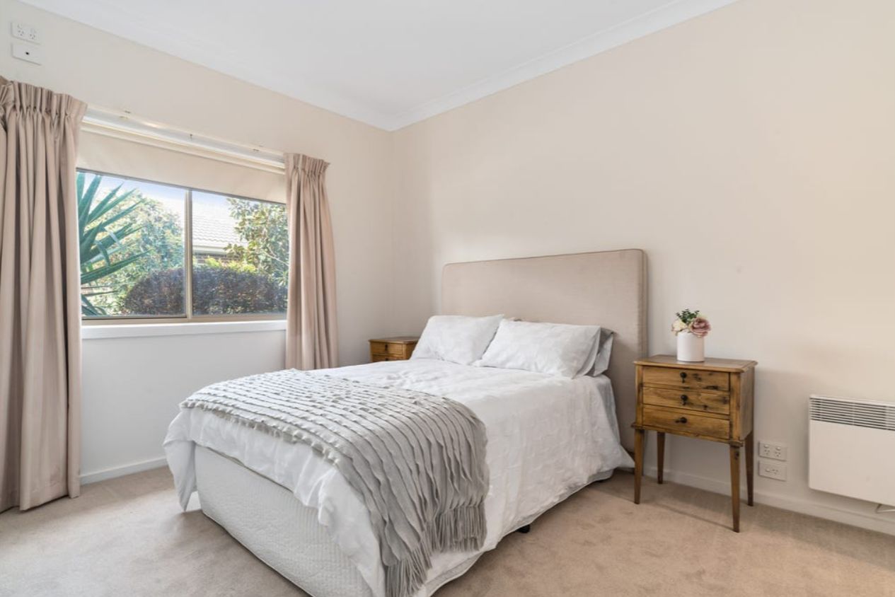 Unit 1 - Double Garage, Double Glazed Windows