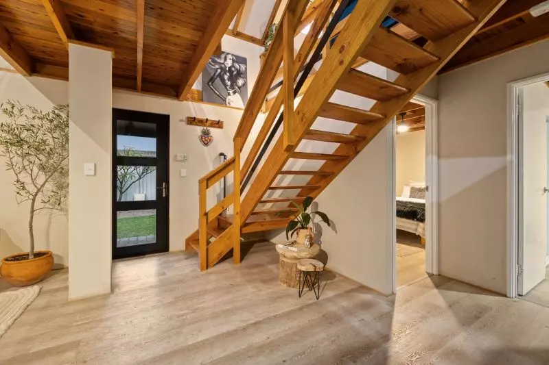 Captivating Cabin-Style  Cottage