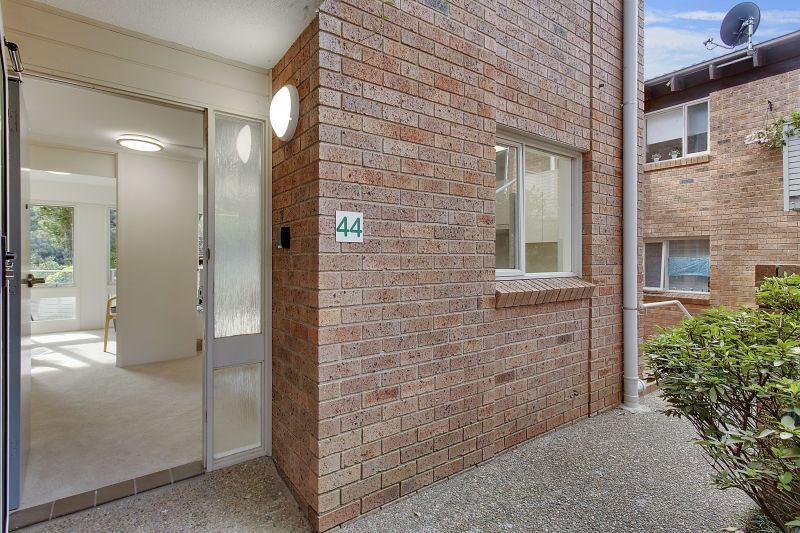 Serene two-bedroom haven overlooking lush forest