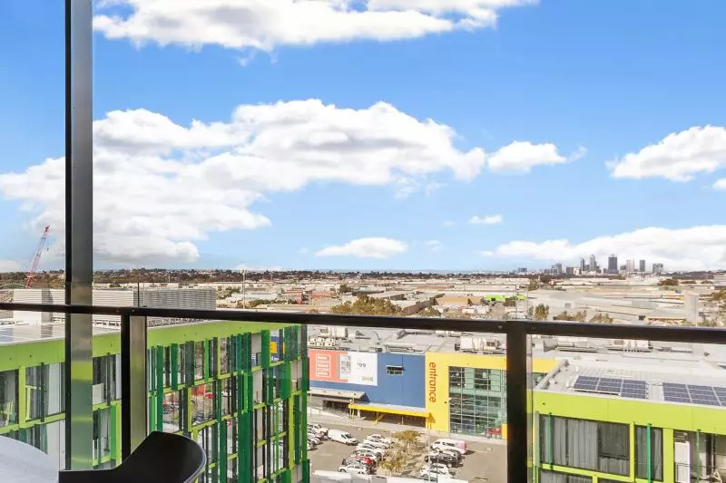 Stunning Views!! Lifestyle and Convenience!