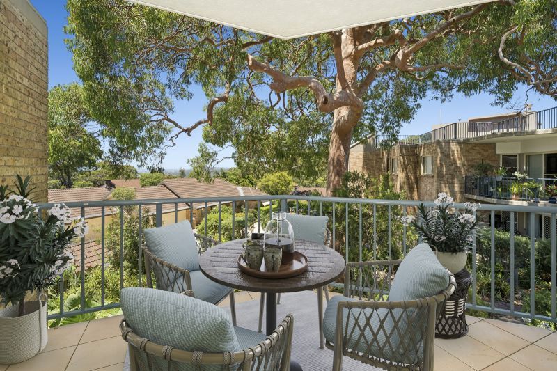 Bright and tranquil with Long Reef views