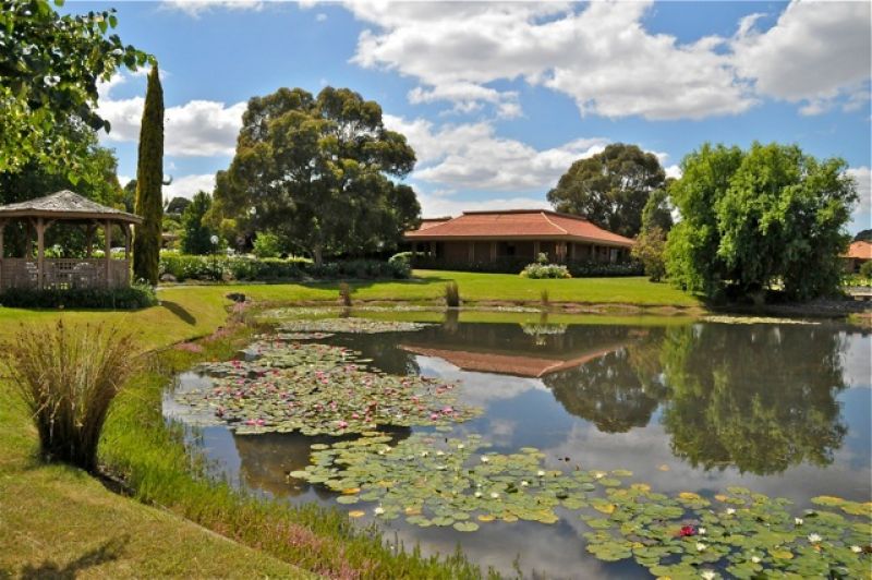 Low-maintenance two-bedroom villa close to community centre