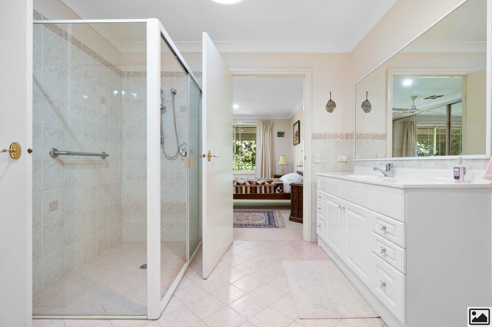 Beautifully Presented Villa with Private Garden Outlook