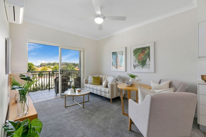 Sunny 1-bedroom apartment with beautiful community views