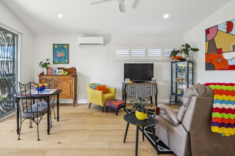 Expansive Alfresco & Vibrant Modern Design