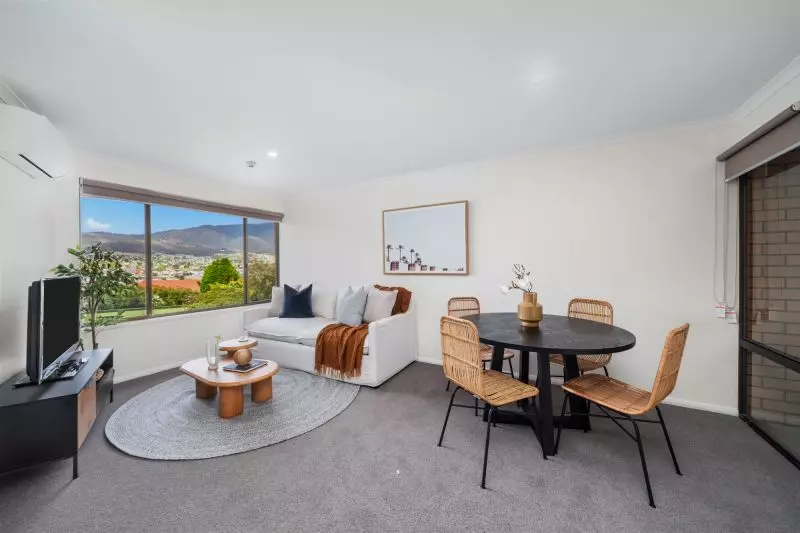 Apartment with views over community gardens