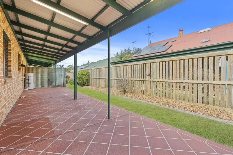 Light and spacious two-bedroom villa close to amenities