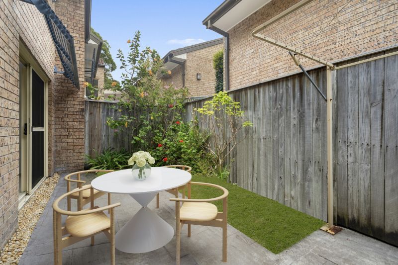 Peaceful 2-bedroom residence embraced by greenery