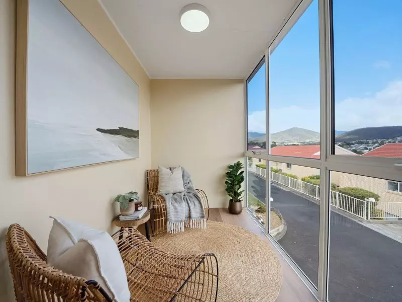 Westerly Facing Villa With Attached Garage