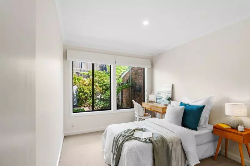 DEPOSIT TAKEN - Light & bright ground floor unit with rear courtyard and single garage