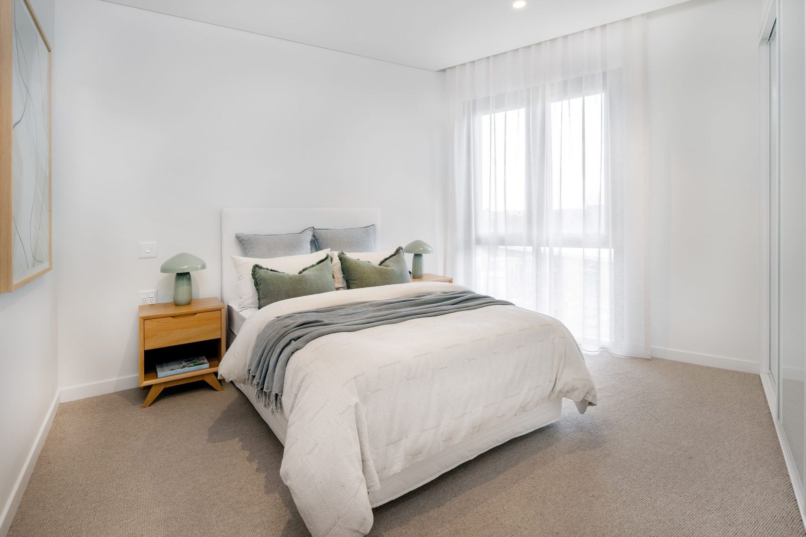 Spacious 2-bedroom apartment with private balcony & study nook