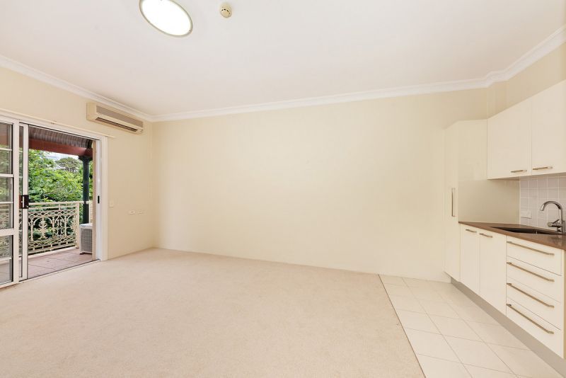 RECENTLY RENOVATED 1 BEDROOM APATMENT IN ARGUABLY NORTH SHORES MOST POPULAR RETIREMENT VILLAGE