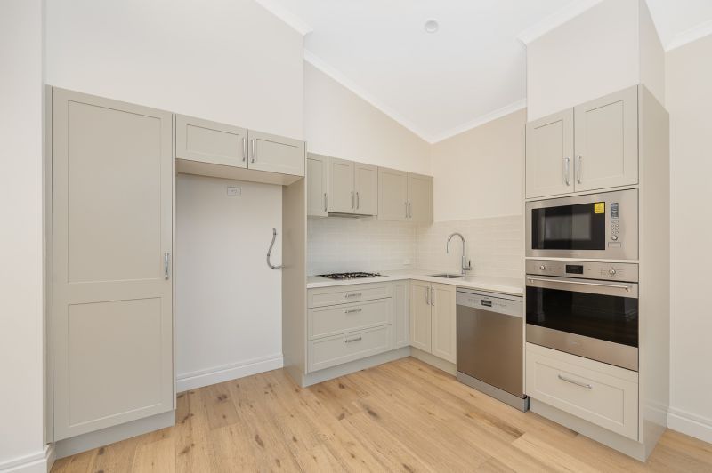 Perfect Waterfront Location – Enjoy Scenic Lake Views