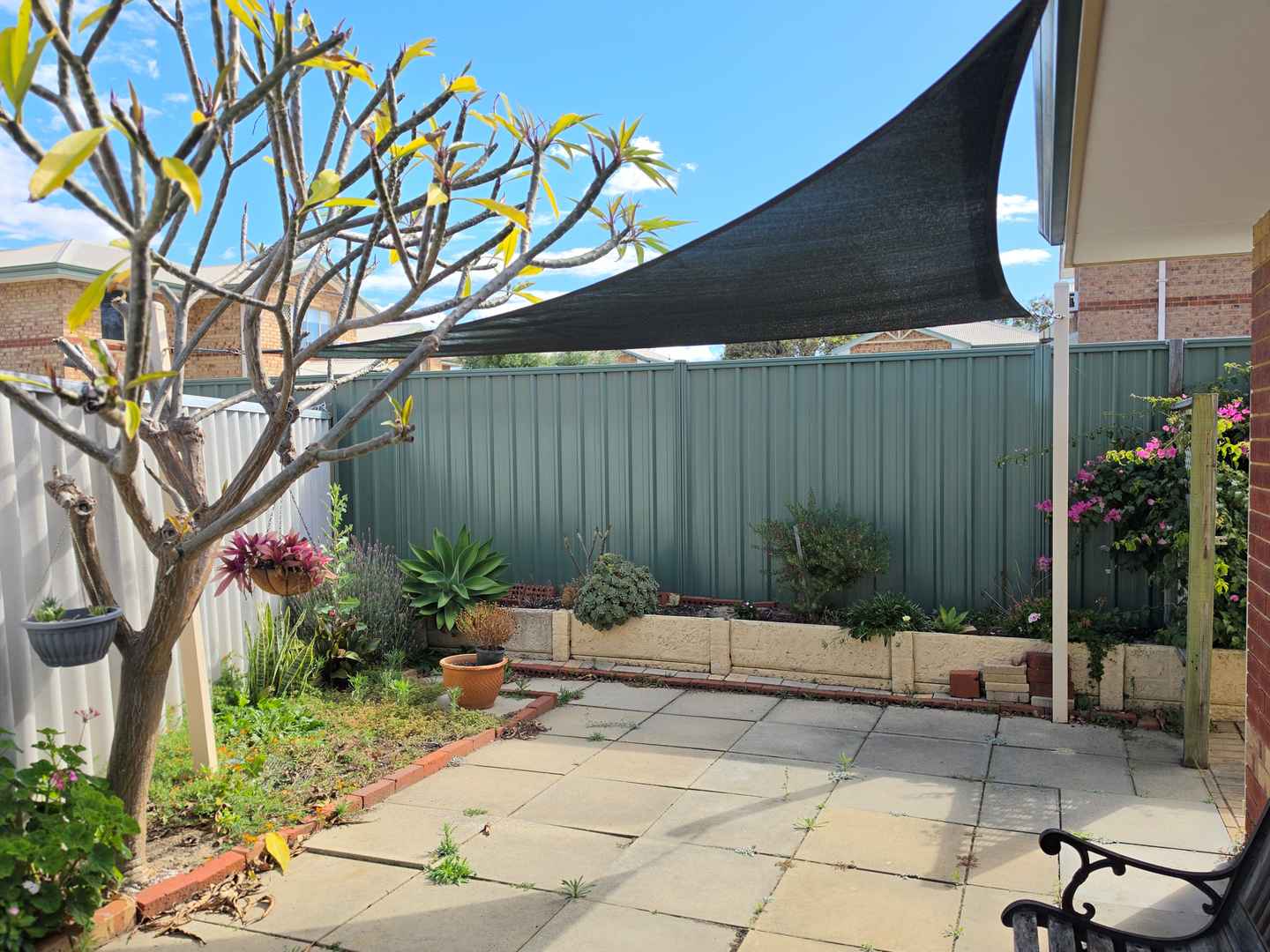 Welcoming two bedroom Vila - Perfect location in Bentley (refurbished before settlement)