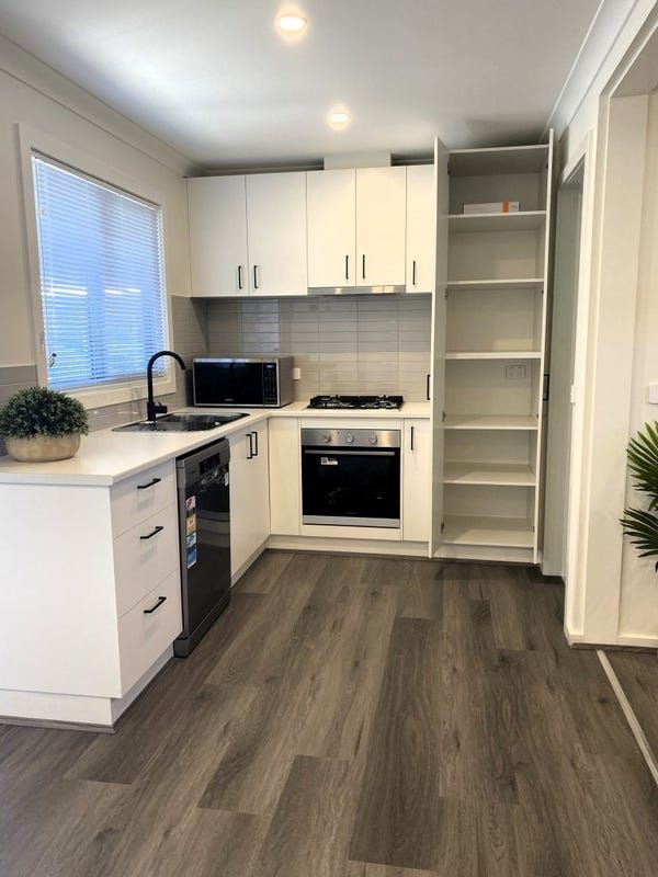 Benalla Tourist Park - BRAND NEW HOMES, The Golden Whistler
