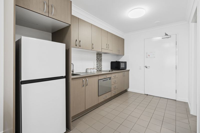 Elevated one-bedroom apartment in peaceful green setting