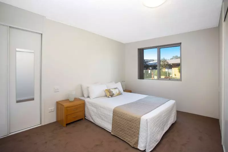 Spacious ground floor 2 bedroom unit