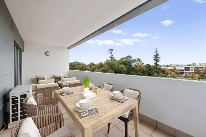 Top Floor With Park Views