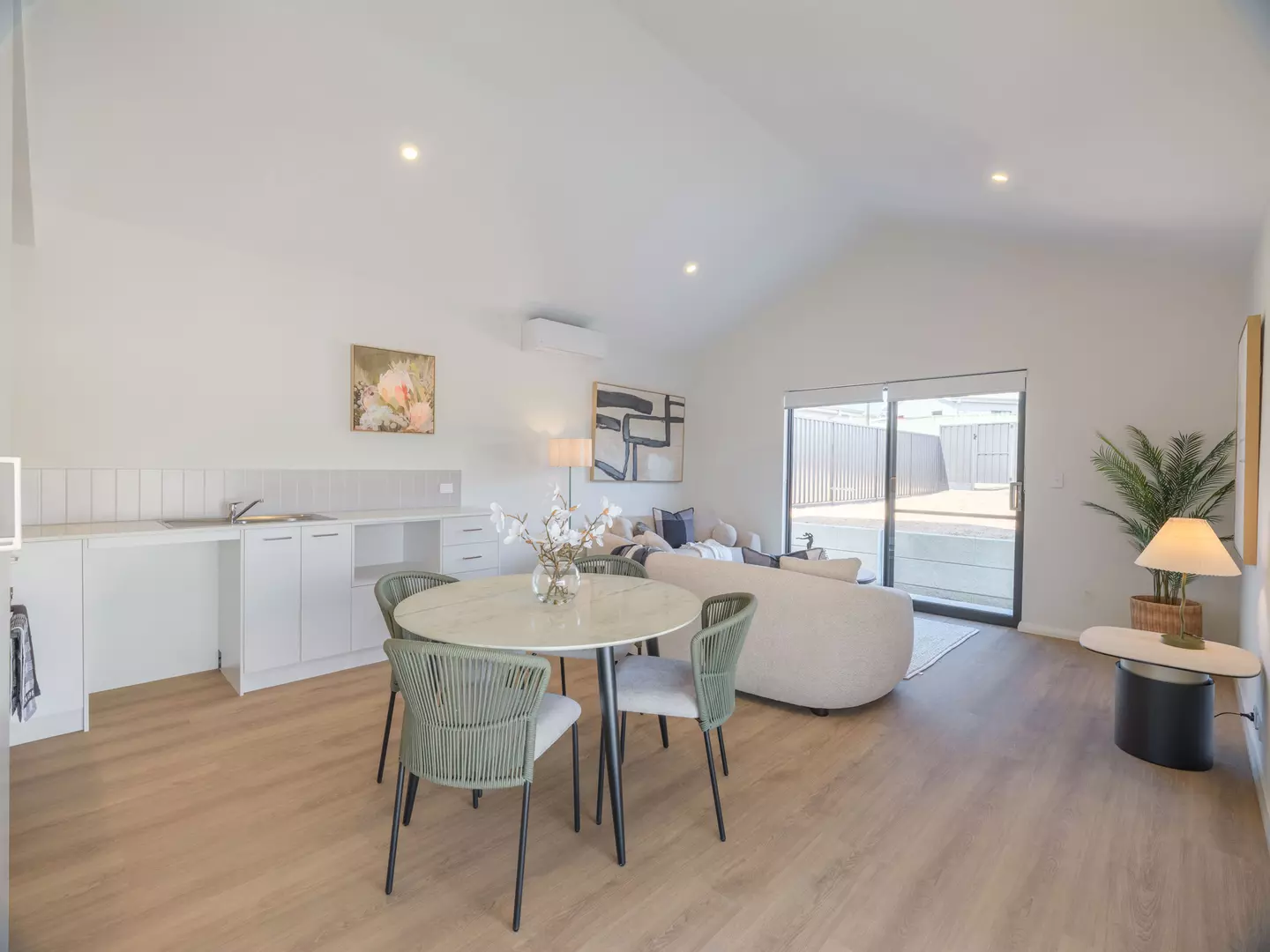 Meadowbrooke Lifestyle - Light filled, modern 2 bed home
