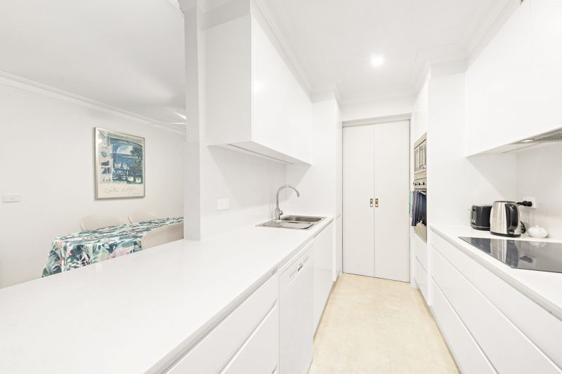 PREMIER LOCATION, NO EXPENSE SPARED RENOVATED DELIGHTFUL APARTMENT