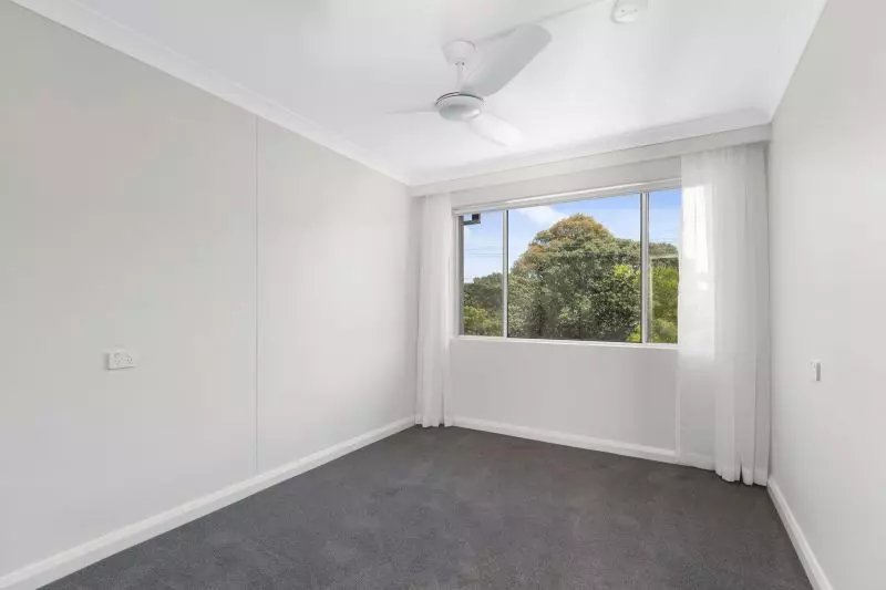 Beautifully renovated 1 bedroom unit with large open plan living/kitchen area