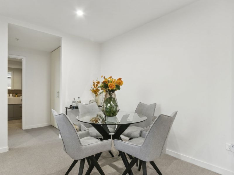 Modern, Light-Filled Apartment with Balcony and Secure Parking