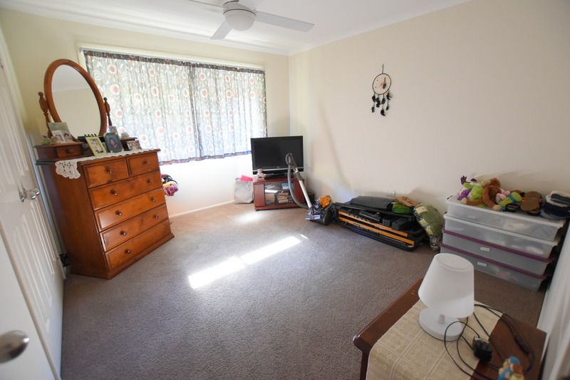 2 bedroom cottage style home with large wrap around verandah!