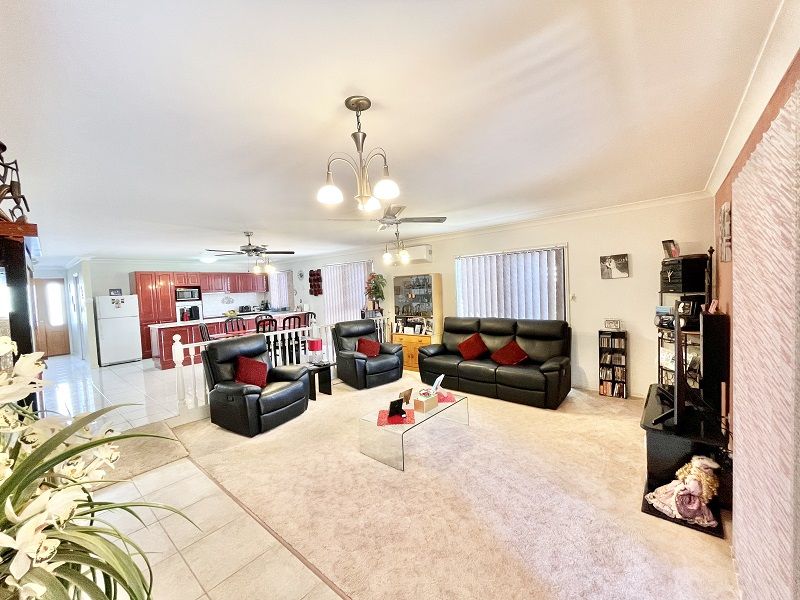 Introducing an Exquisite 3 Bedroom Home - GREENBANK GARDENS