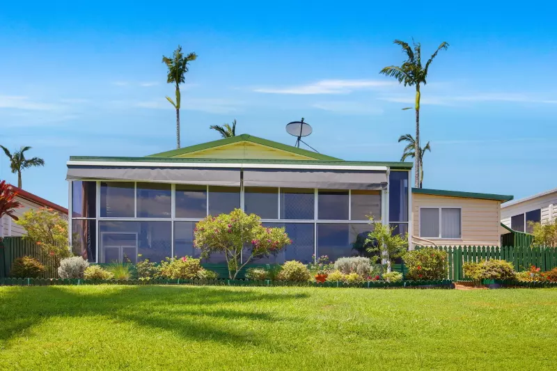 Noble Lakeside Park - Over 50's Lifestyle Resort