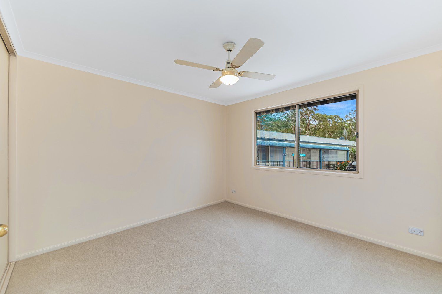 Spacious Corner Block Living - Simply Move In & Relax!