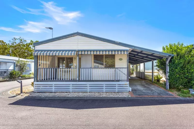 Spacious Corner Block Living - Simply Move In & Relax!