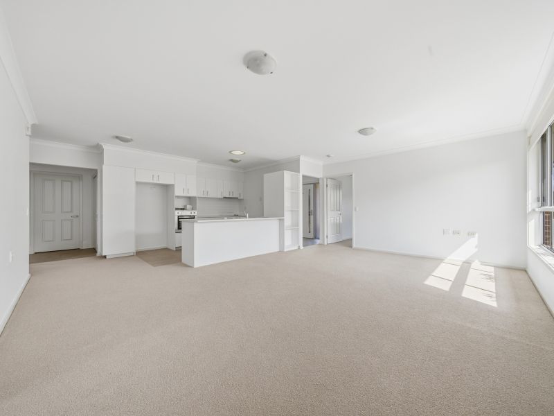 Beautifully Presented Corner Villa