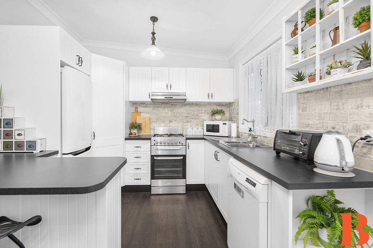 UNDER CONTRACT - DEPOSIT TAKEN -Splendid Presentation - Spacious Living - 2 Car Parking