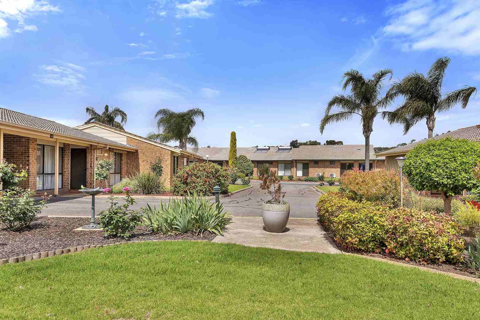 Resthaven Salisbury East ‘Manor Gardens’ Retirement Living offers 16 one-bedroom units, 30 two-bedroom units, and 26 serviced apartments.