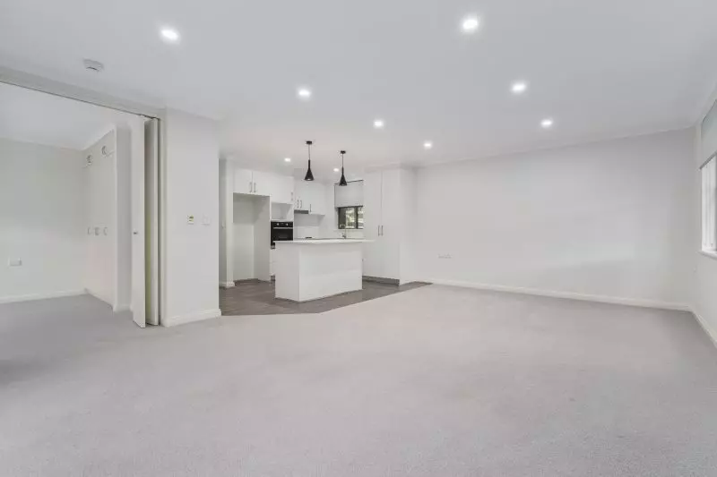 East facing ground level unit with access to the gardens