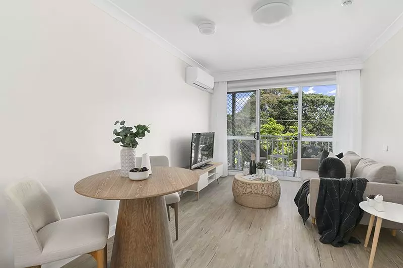 Stunning 1 bedroom unit with large open plan living/kitchen area.